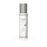 Nettoyant exfoliant PRO de Lira Clinical en bouteille dévoile une peau lumineuse.