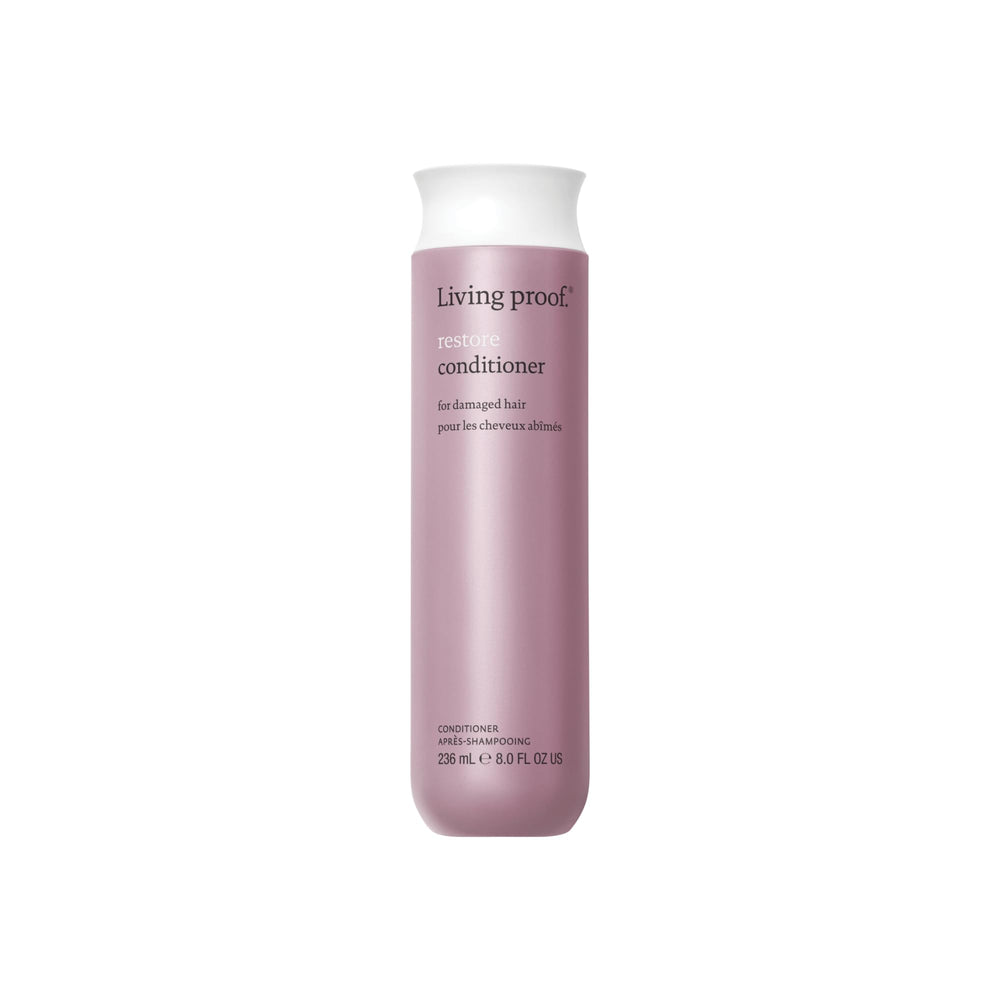 Living Proof Restore Conditioner en flacon, démontrant la réparation visible des cheveux.
