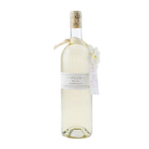 Bouteille design de Lollia Relax prête pour une pause spa luxueuse.
