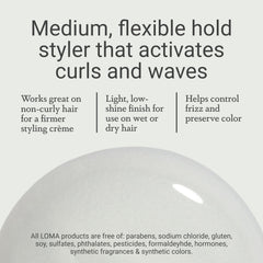 Définition facilitée sur cheveux non bouclés grâce à Curvy Crème.