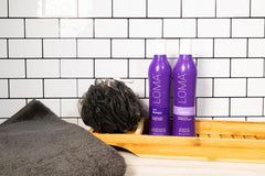 Texture crémeuse du shampoing violet de Loma pour une application agréable
