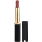 L'Oreal Paris Colour Riche Intense Volume Matte, premier plan sur texture poudreuse et couleur riche.
