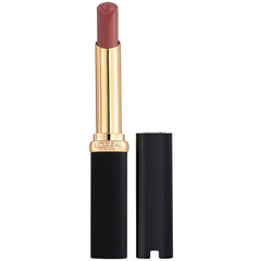 L'Oreal Paris Colour Riche Intense Volume Matte, premier plan sur texture poudreuse et couleur riche.
