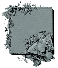 Finitions matte et scintillantes pour varier les looks avec une seule ombre.