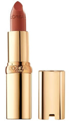 L’Oréal Paris Colour Riche Rouge satin crémeux offre une hydratation durable pour des lèvres confortables.