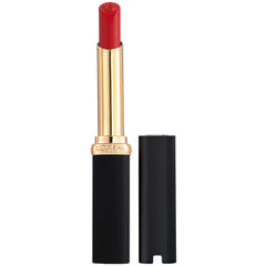 L’Oréal Paris Couleur Riche Intense Volume Matte avec mine mince pour précision d’application.