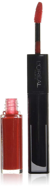 L’Oréal Paris Infallible Pro Last Rouge glisse sur les lèvres avec couleur intense et tenue.