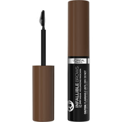 Sourcils définis avec la brosse 3D Micro-Grip pour un volume optimal
