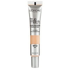 Application du True Match sur peau claire avec la teinte Fair W1-2 pour fini homogène.