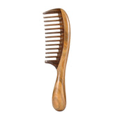 Le peigne Louise Maelys bois santal dents larges démêlage des boucles.