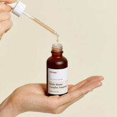 Ma-nyo Hyaluronique dix-types hydrate en profondeur la peau.