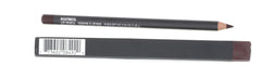MAC Nightmoth, trace contour précis pour une bouche bien définie.
