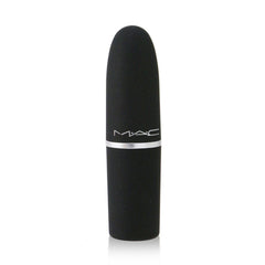 MAC Frost Lipstick Bombshell fini nacré capte la lumière.