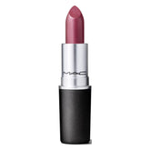 MAC Frost Plum Dandy – application, texture fluide facilitant une couleur modulable.