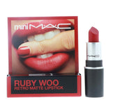 MAC Ruby Woo baton rouge; couleur vive durable idéale pour soirée.