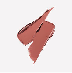 MAC Locked Kiss 24H applicateur crèmeux offrant une application précise.