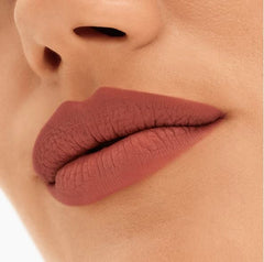 MAC Locked Kiss 24H application lèvres sans bavures et durable.