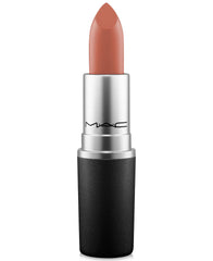 MAC Matte Lipstick Taupe – swatch lèvres montrant une couleur chaude et longue tenue.