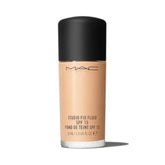 MAC Studio Fix Fluid SPF15 — Bouteille-pompe pour une application précise et longue tenue.