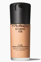 MAC Studio Fix Fluid texture-naturelle pour un teint durable.