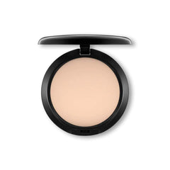 Mac Studio Fix Poudre Nc15 dans boîtier compact, couleur fidèle et fini mat.
