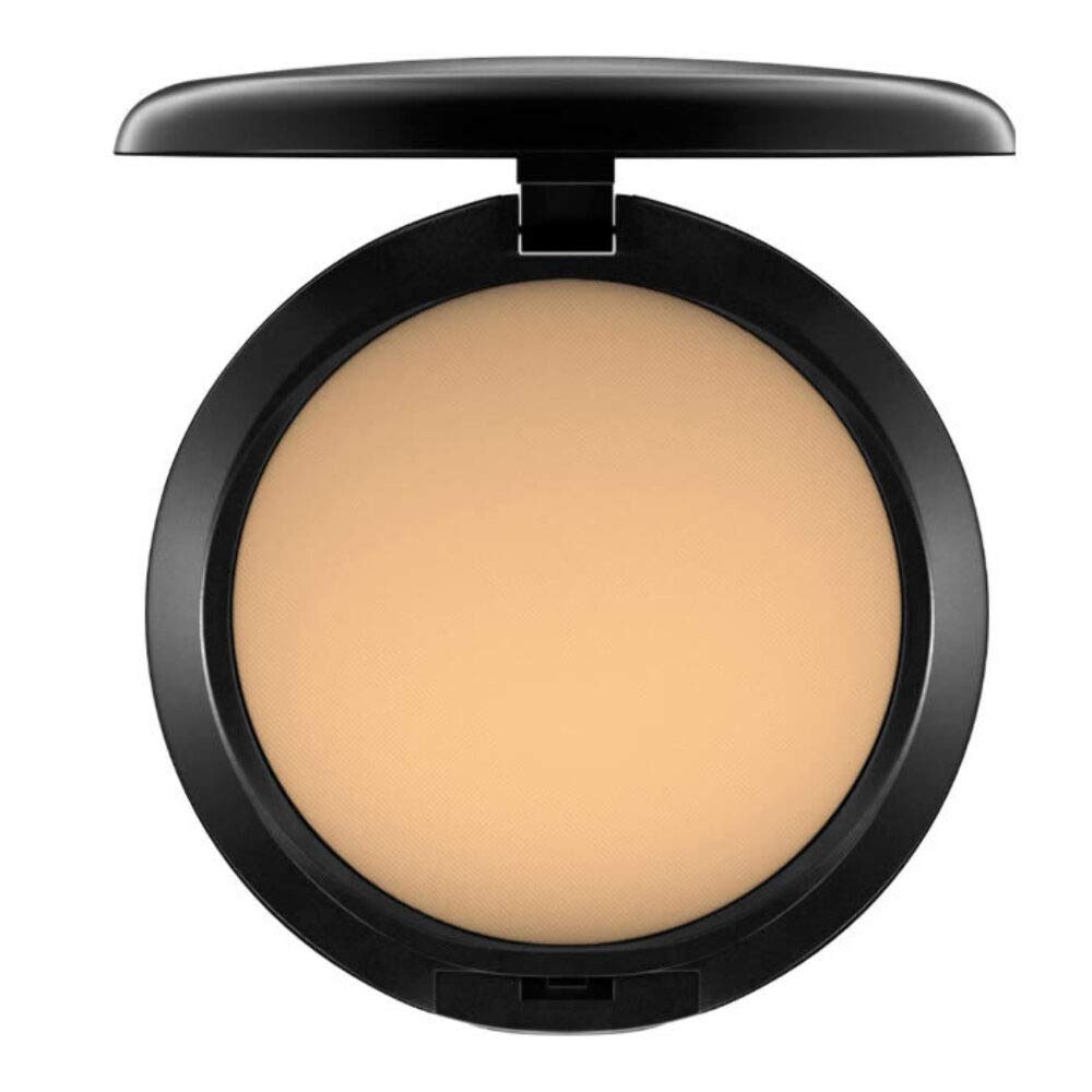 MAC Studio Fix Powder Plus Foundation C40, boîtier et texture fine, finition matte durable.