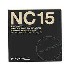 Mac Studio Fix Poudre Nc15 appliquée en teinte mate pour peau unifiée.