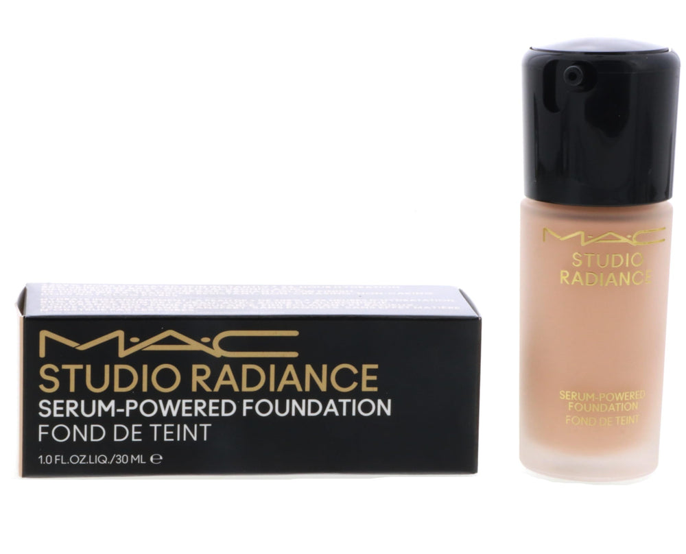 MAC Studio Radiance Serum Powered Foundation NW13 flacon, hydratation étendue pour teint lumineux.