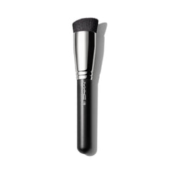 Pinceau MAC196 – pinceau foundation plat incline pour une application précise et uniforme.