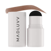 MADLUVV Tampon sourcils auburn pour une couvrance naturelle rapide.