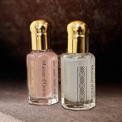 Pink Musk Maison d'Orient dans sa pochette velours pour voyage discret.