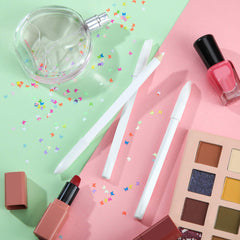 Maitys design French brillant pour un look d’ongle chic.
