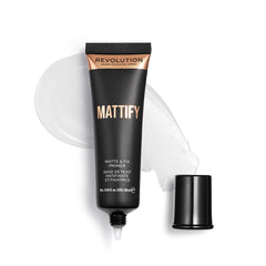 Makeup Revolution apprêt matifiant visage: base légère pour éviter les brillances.