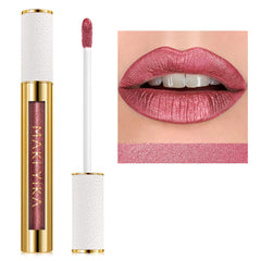 MAKI YIKA rouge metallique – tube élégant pour une application précise et glamour.
