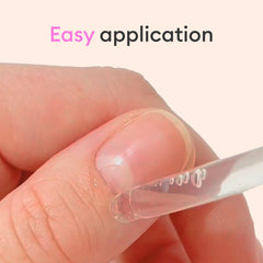 Manucurist application sur cuticules pour une manucure plus nette.