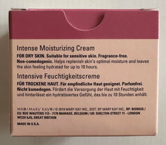 Application visage de la Mary Kay Crème Hydratante Intense pour soin quotidien.