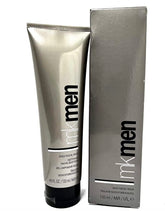 Bouteille Mary Kay MK Men Nettoyant Visage Quotidien prête pour une routine.