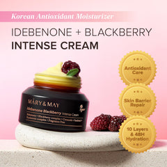 Texture dorée de la crème Idebenone Mûre qui s’étale facilement et laisse la peau satinée.