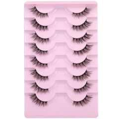 Cils demi-longs Mavphnee pour un regard naturel et élégant.