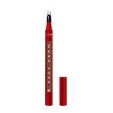 Maybelline Faux Brow avec pointe-pinceau-double pour un trait précis et naturel.