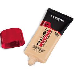 Maybelline Infallible Pro-Matte Foundation, application avec les doigts pour un teint frais.