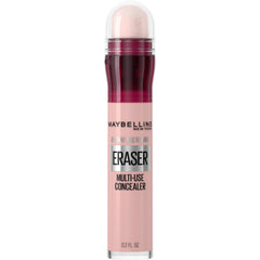 Maybelline Instant Age Rewind concealer avec applicateur visible, application précise.