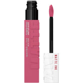 Maybelline Super Stay Matte Ink avec applicateur-flèche pour une application précise sur les lèvres.