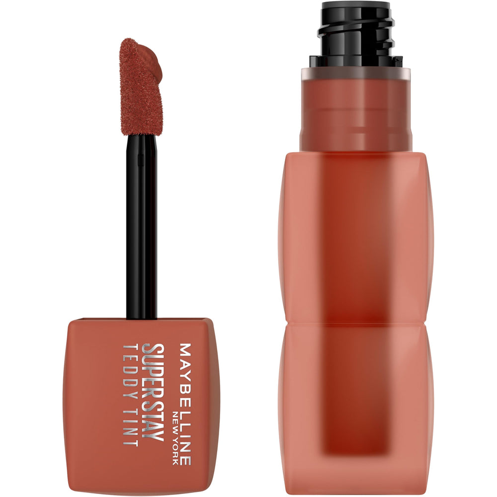 Maybelline Super Stay Teddy Lip Tint sur les lèvres, application longue tenue et confortable.