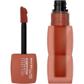 Maybelline Super Stay Teddy Lip Tint sur les lèvres, application longue tenue et confortable.