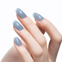Échantillon MAYCHAO de teinte bleu navy jelly, swatch lumineux pour tester.