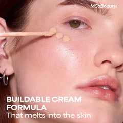 Texture crème légère du concealer MCoBeauty pour un confort optimal.