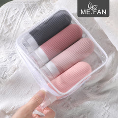 ME.FAN ensemble de 4 bouteilles voyage roses, pratique pour shampooing et lotion.