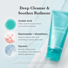 Medicube mousse crémeuse nettoyante pour une peau propre et lisse.