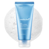 Medicube Nettoyant Moussant – bouteille élégante prête pour un nettoyage en douceur.